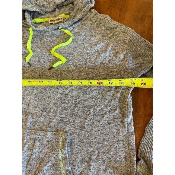 Woman’s inspired hearts, light knit hoodie - Picture 3 of 5